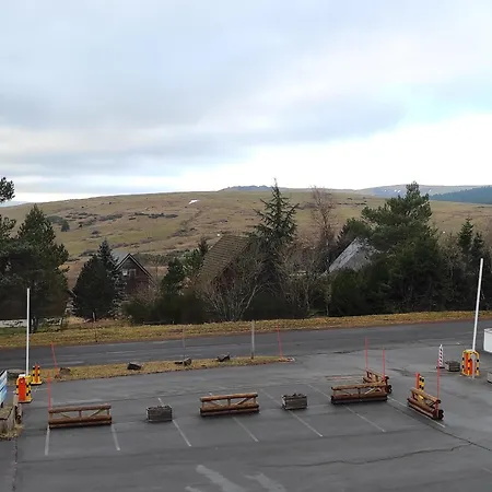 4 Pers Avec Piscine A Super-besse - Fr-1-814-183 Apartamento